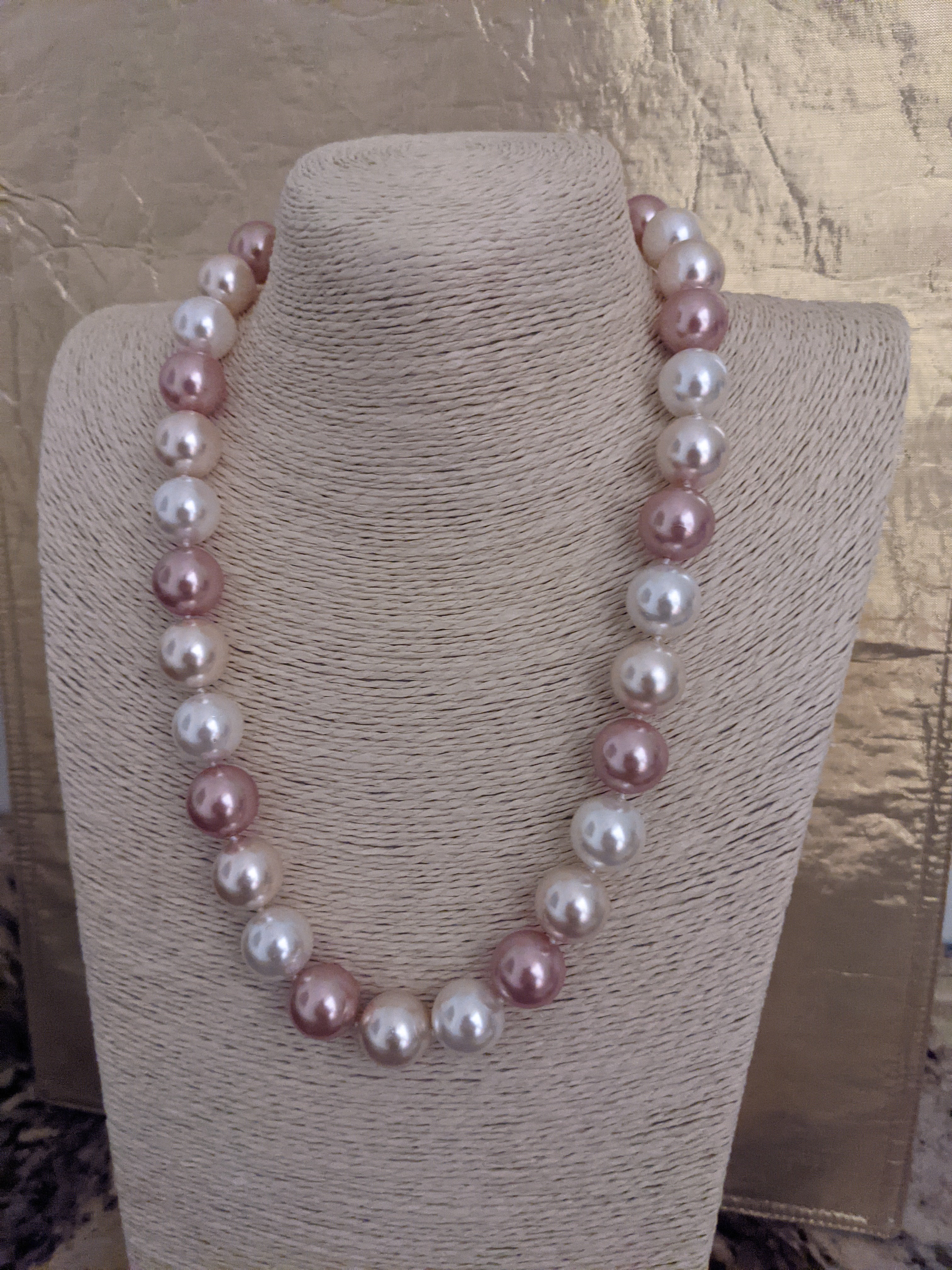 Colour Blossom Necklace, Pink Gold, Pink Mother-Of-Pearl, White  Mother-Of-Pearl And Diamond - Categories Q94355